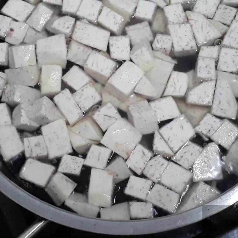 Bước 3 Luộc khoai môn và nấu nếp cẩm Chè khoai môn nếp cẩm