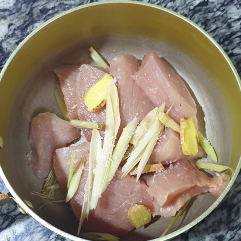 Bước 2 Luộc thịt heo Khô heo tẩm vị xé sợi