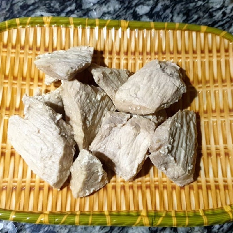 Bước 2 Luộc thịt heo Khô heo tẩm vị xé sợi