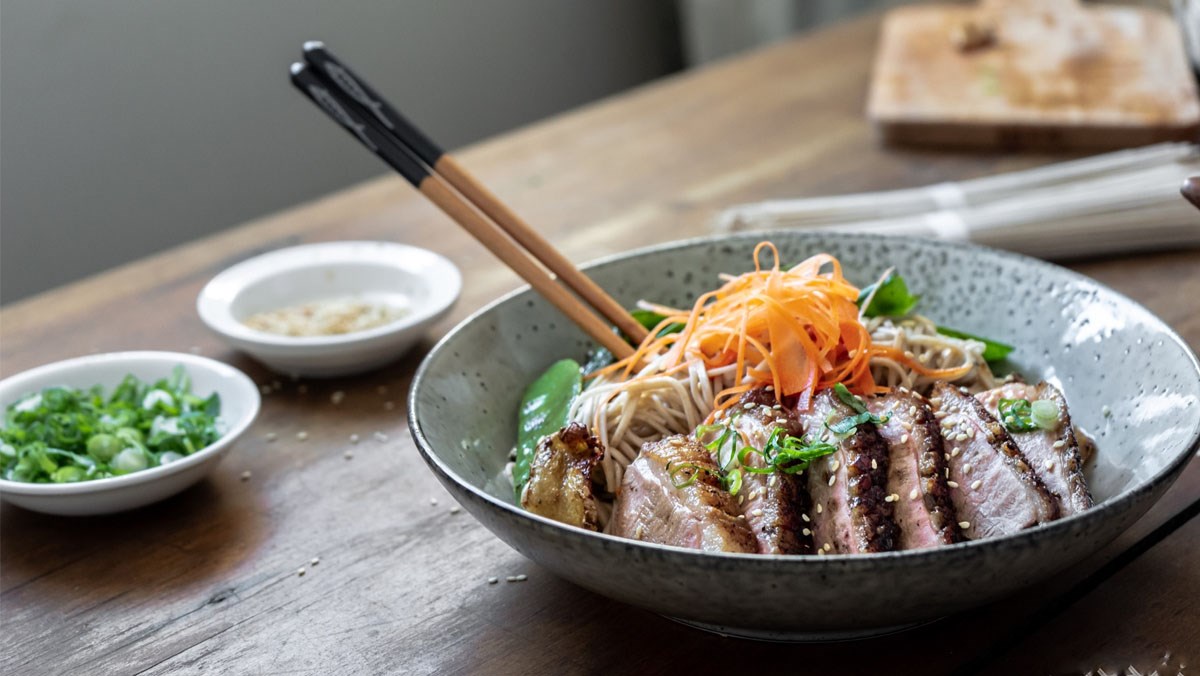 Mì soba vịt sốt teriyaki