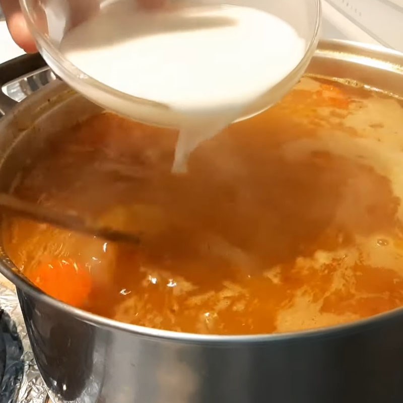 Bước 5 Nấu bánh canh Bánh canh cua giò heo