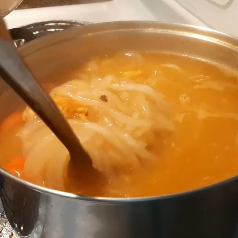 Bước 5 Nấu bánh canh Bánh canh cua giò heo