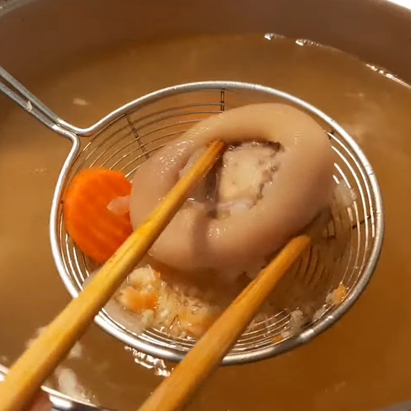 Bước 5 Nấu bánh canh Bánh canh cua giò heo