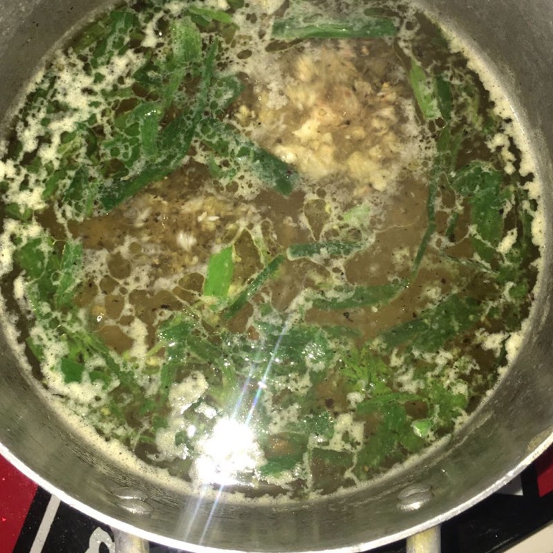 Bước 3 Nấu canh Canh cải bẹ xanh nấu tôm tươi