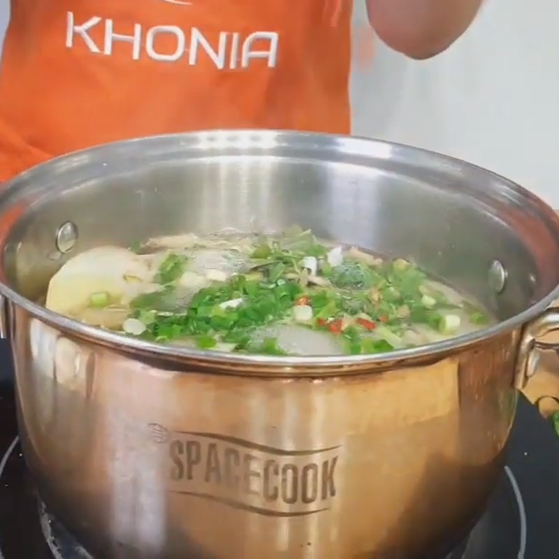 Bước 3 Nấu canh chua khô cá dứa Canh chua khô cá dứa dọc mùng