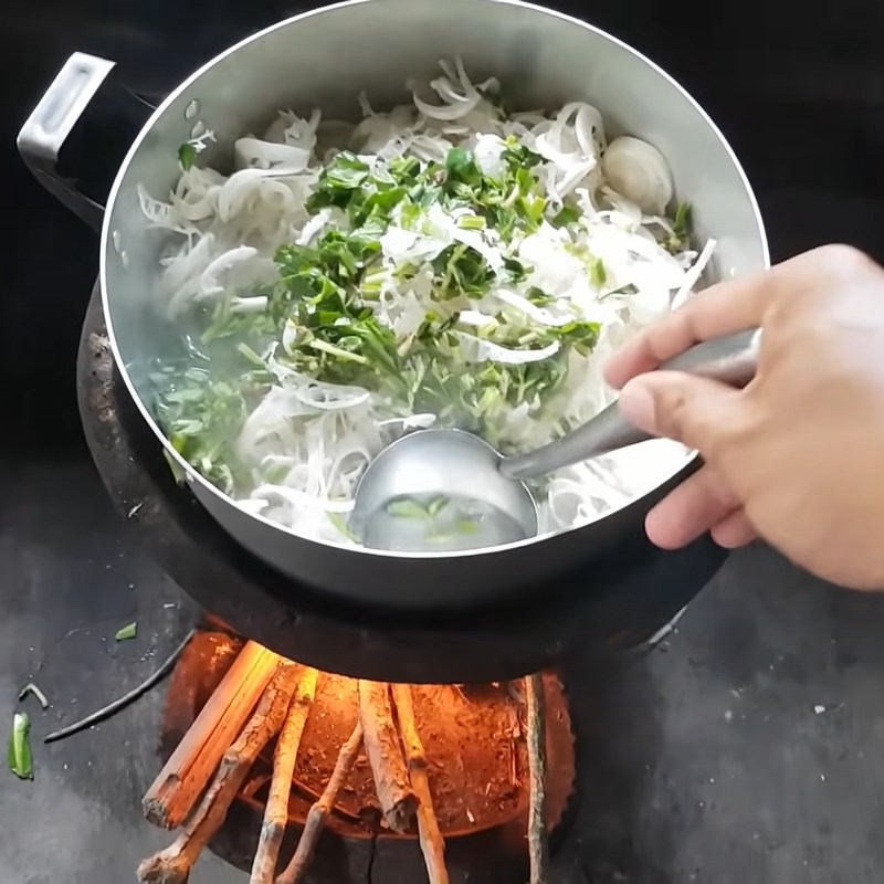 Bước 3 Nấu canh chua khô cá dứa Canh chua khô cá dứa chuối bào