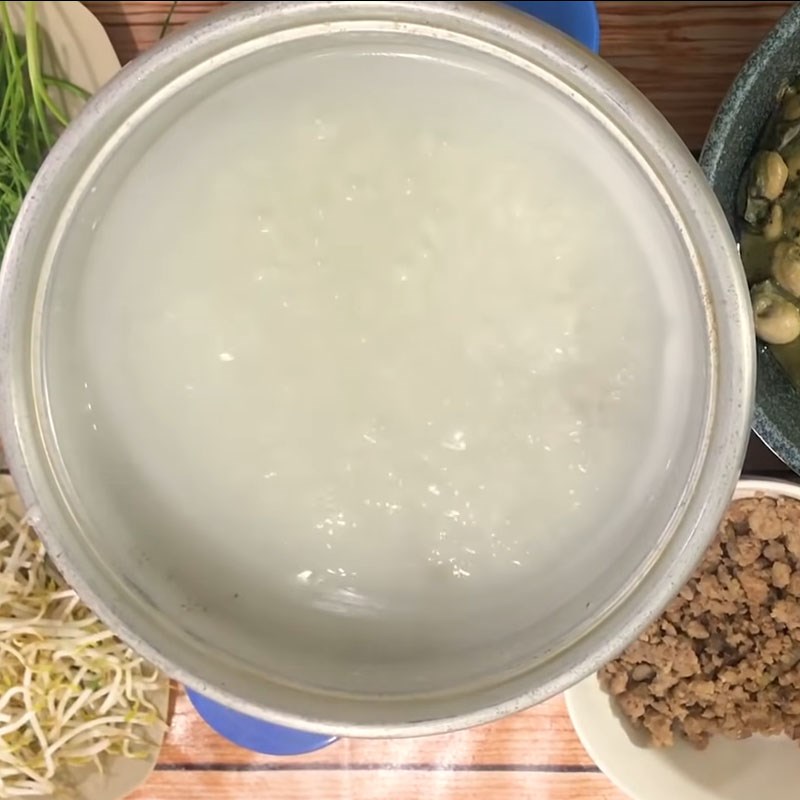 Bước 3 Nấu cháo Cháo hàu thịt băm