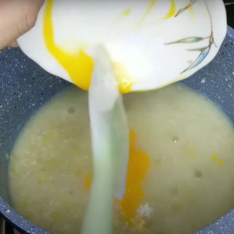 Bước 3 Nấu cháo Cháo yến mạch khoai lang cho bé ăn dặm