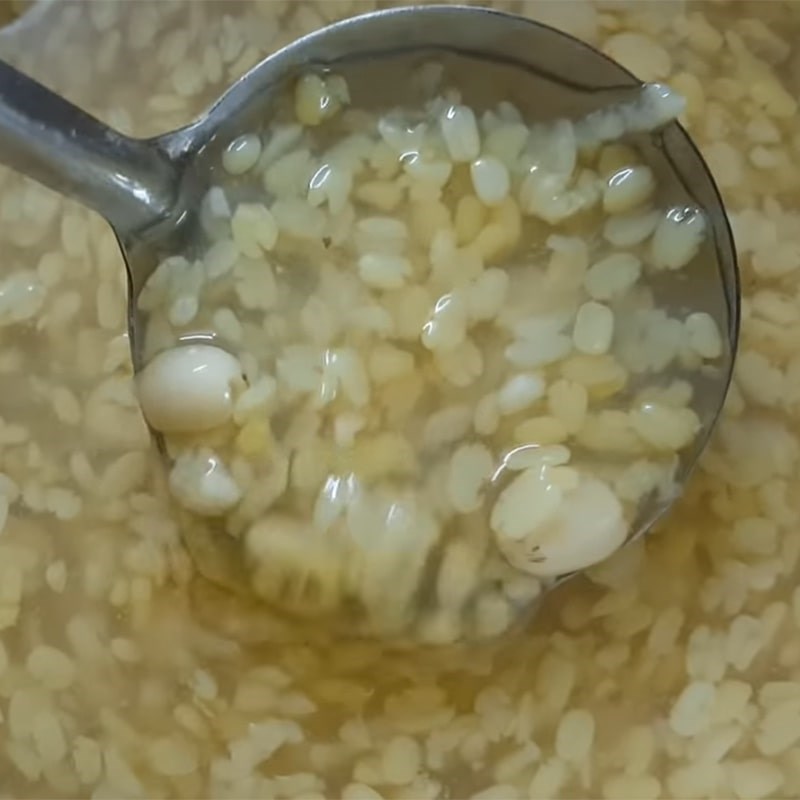Bước 3 Nấu chè Chè đậu xanh hạt sen