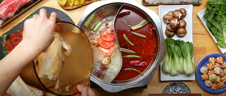 Bước 8 Nấu hai loại nước lẩu cay và không cay Lẩu Tứ Xuyên