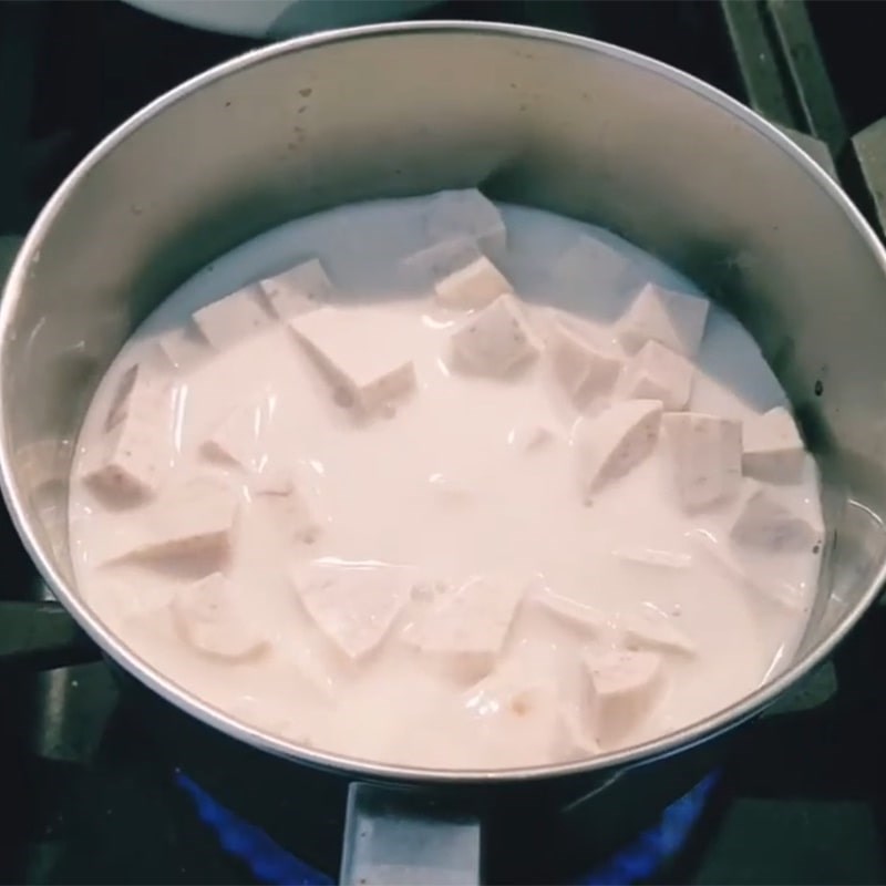 Bước 3 Nấu khoai môn Chè khoai môn đậu xanh