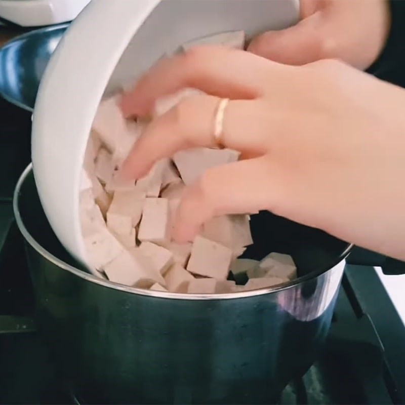 Bước 3 Nấu khoai môn Chè khoai môn đậu xanh