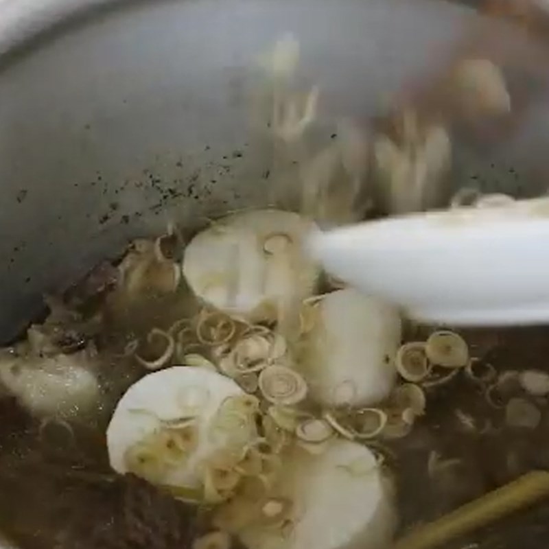 Bước 4 Nấu lẩu thịt trâu hầm sả Lẩu trâu hầm sả