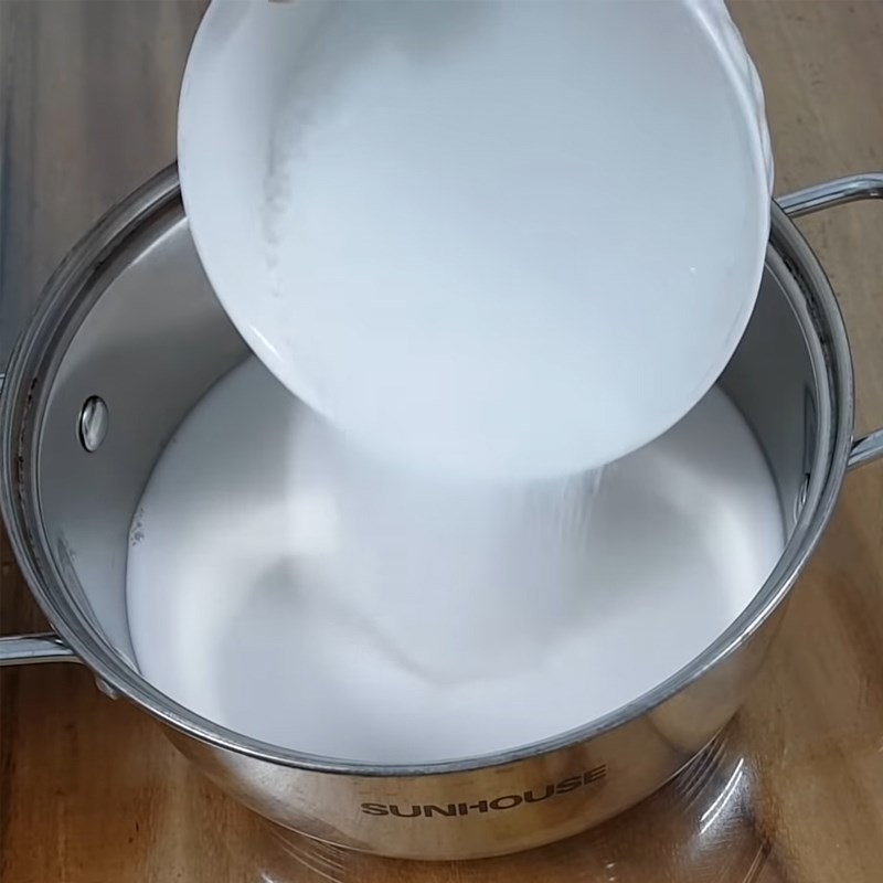 Bước 2 Nấu nước cốt dừa Bánh bò hấp từ cơm rượu