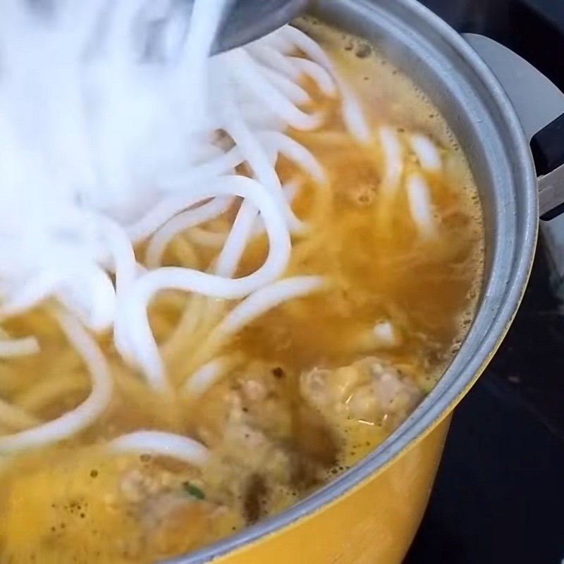 Bước 4 Nấu nước dùng Bánh canh tôm giò heo