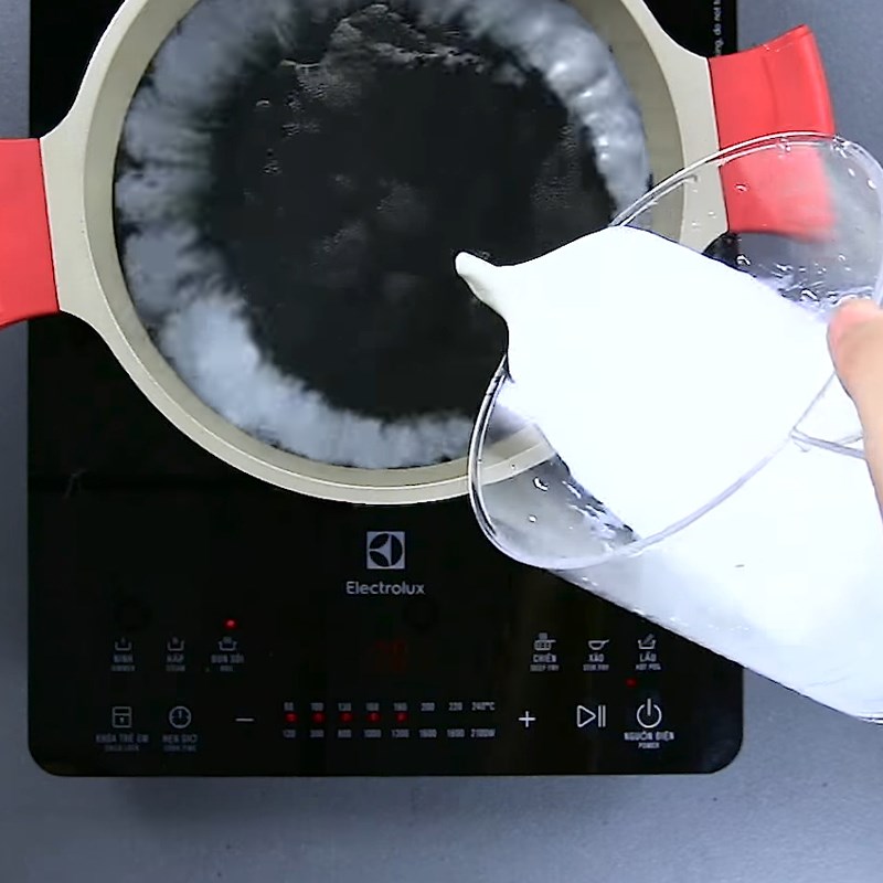 Bước 4 Nấu sữa mè Sữa mè đen