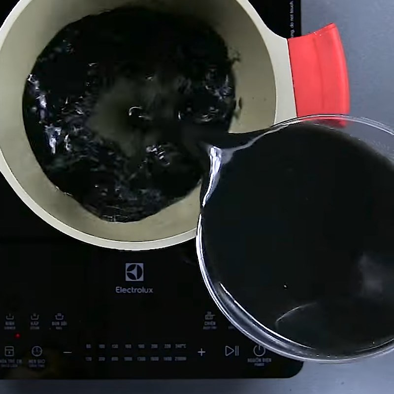 Bước 4 Nấu sữa mè Sữa mè đen