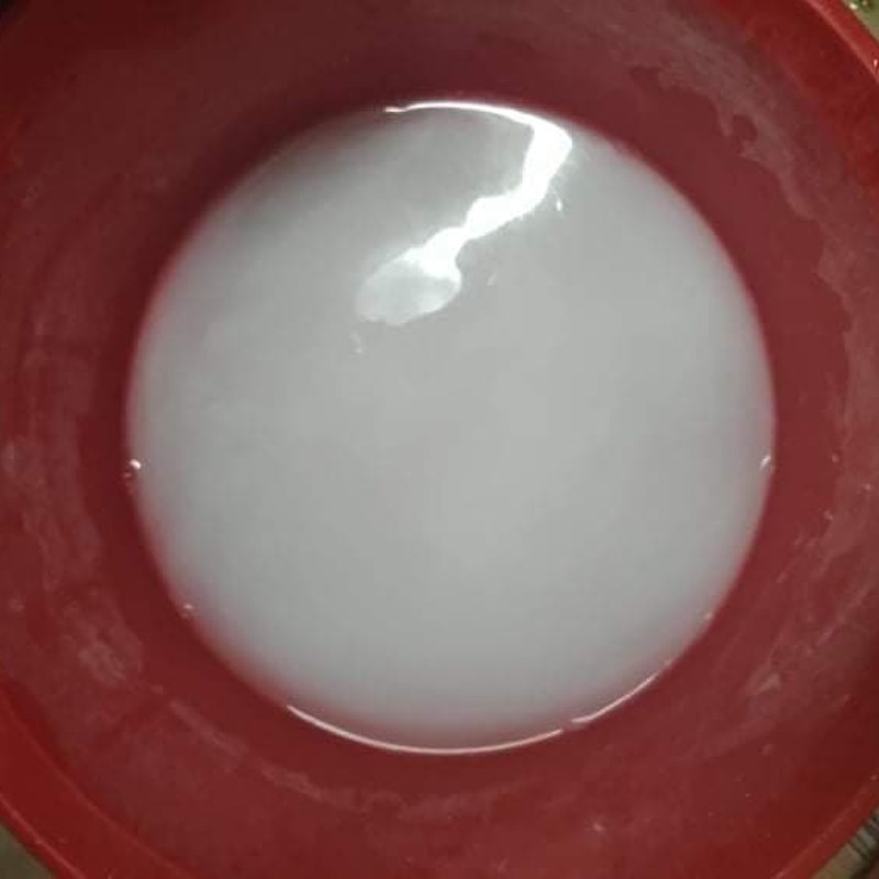 Bước 2 Ngâm cà chua với nước voi trong Mứt cà chua