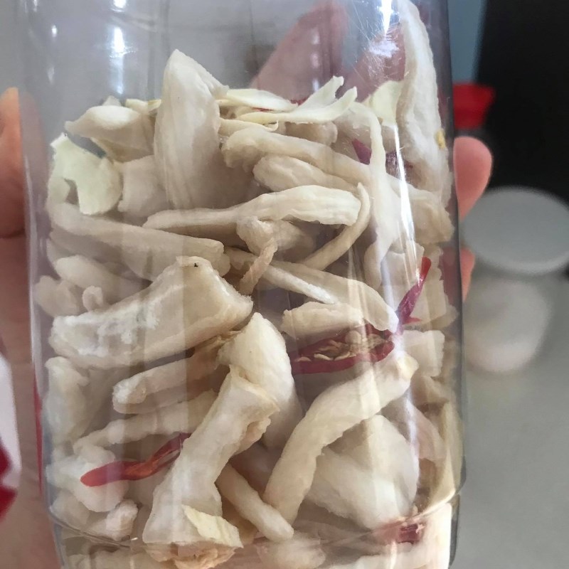 Bước 3 Ngâm củ cải với nước tương Củ cải trắng ngâm nước tương