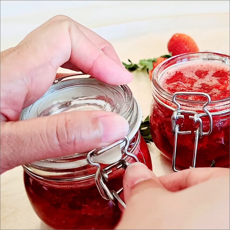 Bước 2 Ngâm dâu với đường Siro dâu tây ngâm đường