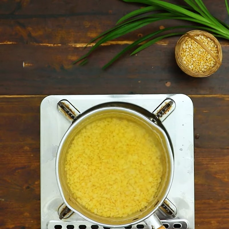 Bước 1 Ngâm và nấu đậu xanh Sữa đậu xanh lá dứa