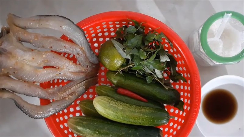 Nguyên liệu món ăn gỏi dưa leo khô cá lóc