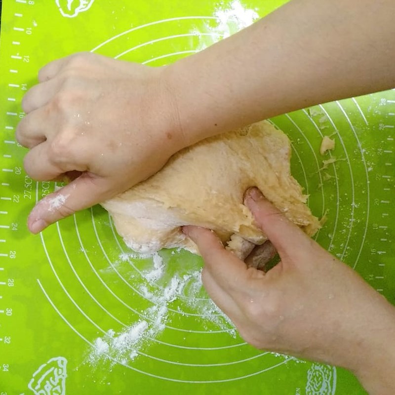 Bước 2 Nhồi bột và ủ bột lần 1 Bánh mì mứt trái cây sấy khô