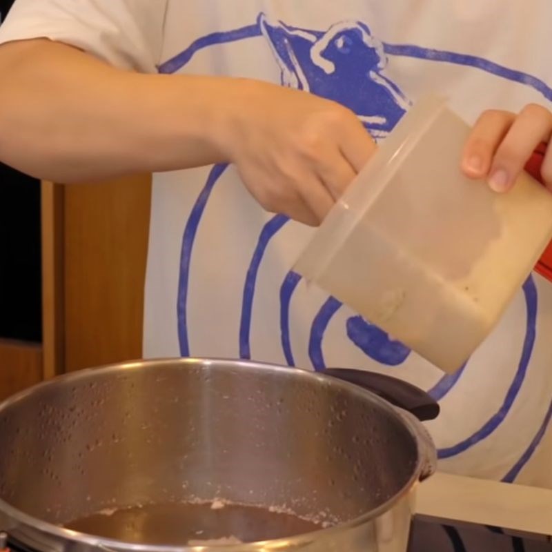 Bước 3 Ninh xương Bún ngan măng khô