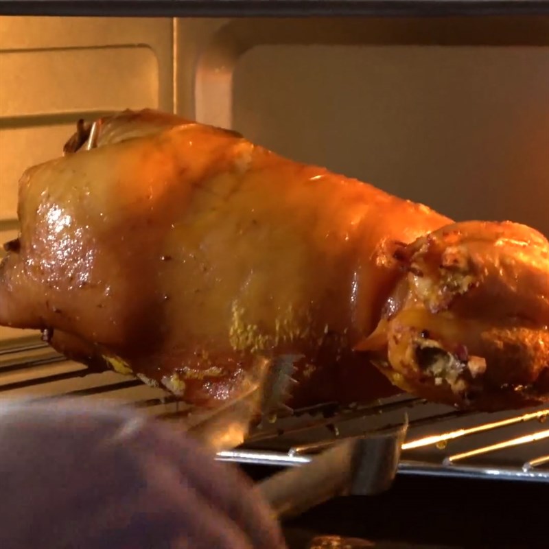 Bước 6 Nướng chân giò Giò heo nướng lá mắc mật