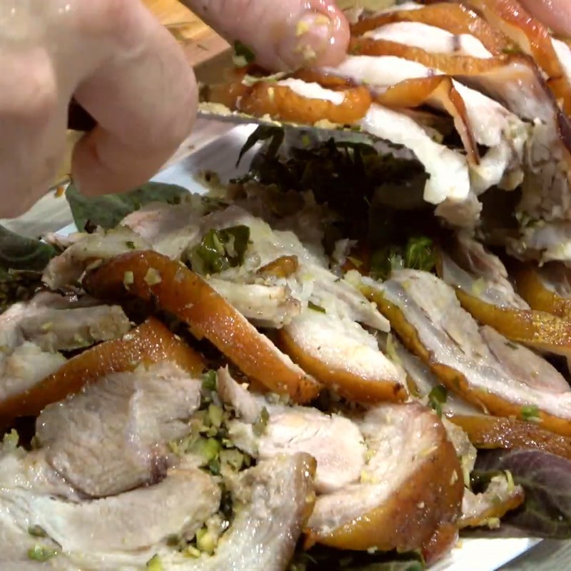 Bước 6 Nướng chân giò Giò heo nướng lá mắc mật