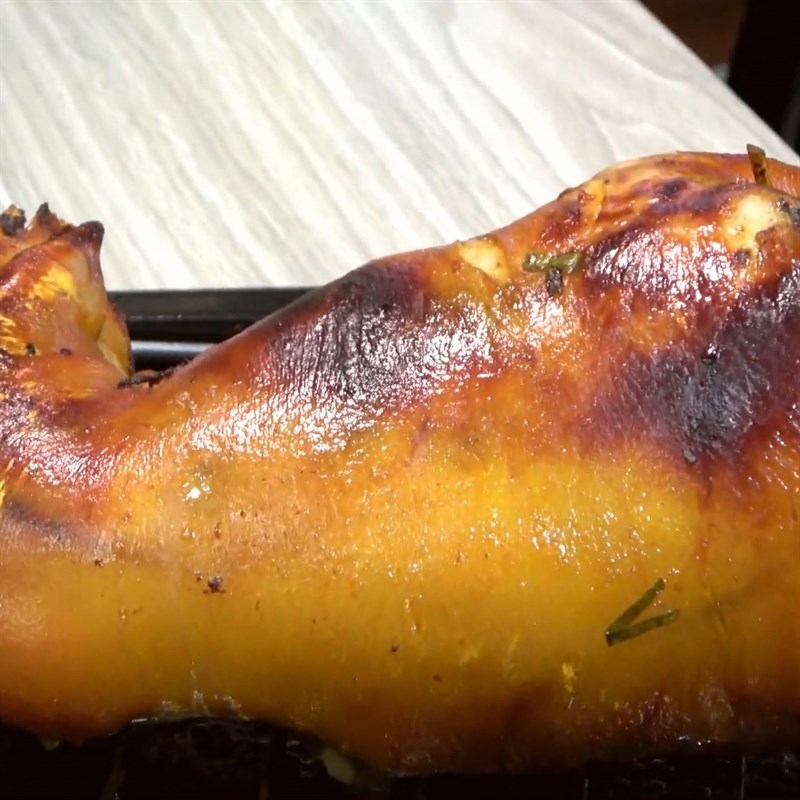 Bước 6 Nướng chân giò Giò heo nướng lá mắc mật