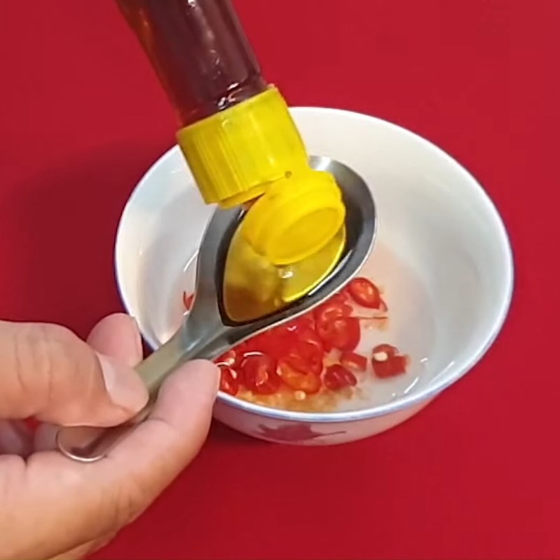 Bước 1 Pha hỗn hợp giấm đường Khô cá tra chiên giấm đường