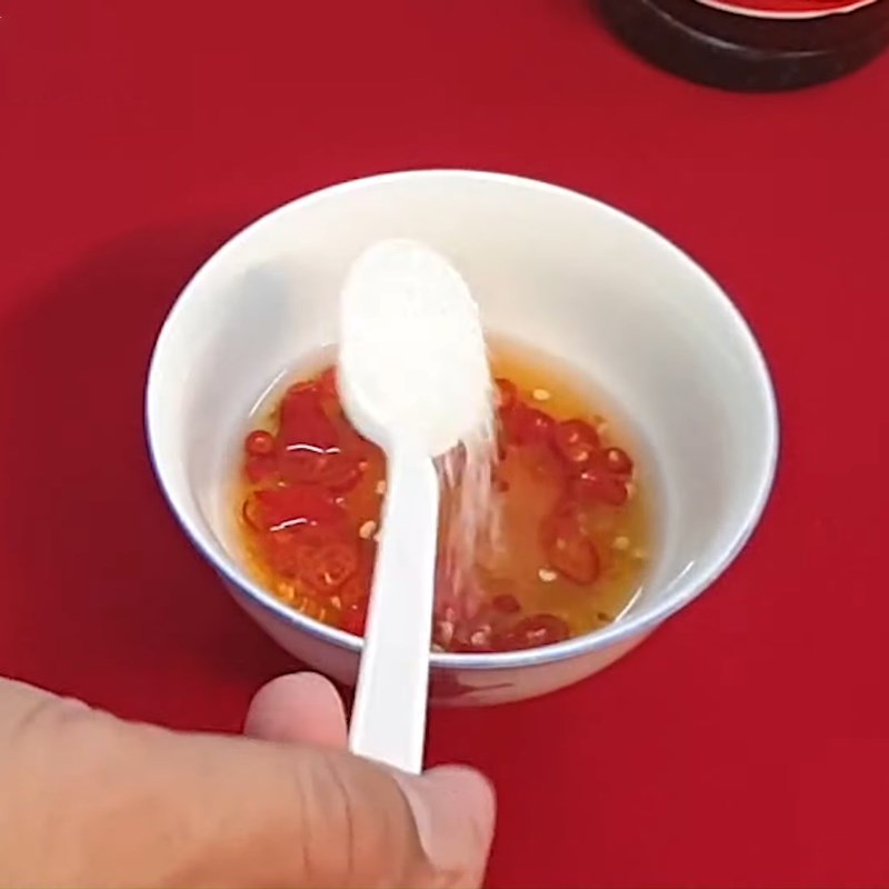 Bước 1 Pha hỗn hợp giấm đường Khô cá tra chiên giấm đường