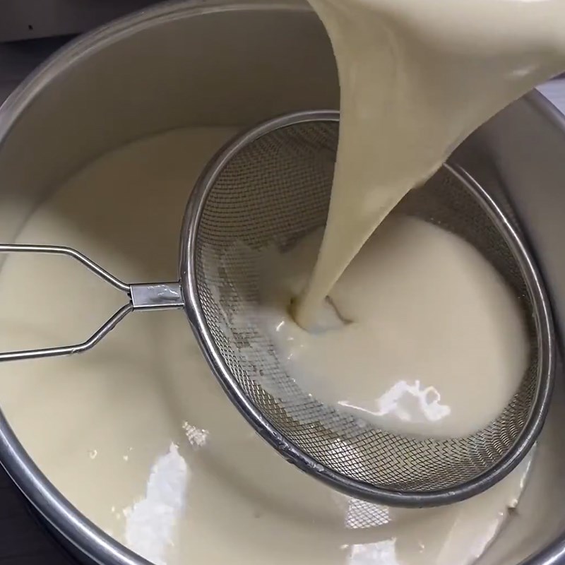 Bước 3 Pha màu Chè khúc bạch phô mai