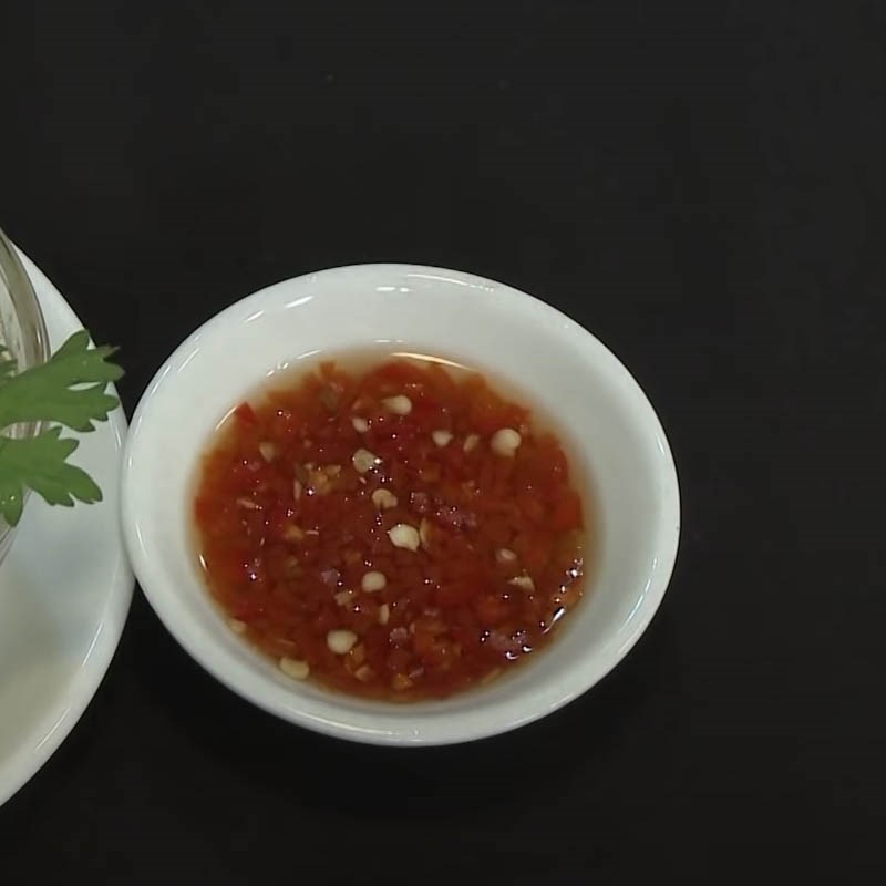 Bước 4 Pha nước mắm Bánh đúc nóng chay