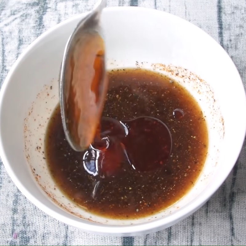 Bước 3 Pha nước sốt rim sườn Sườn rim mật ong