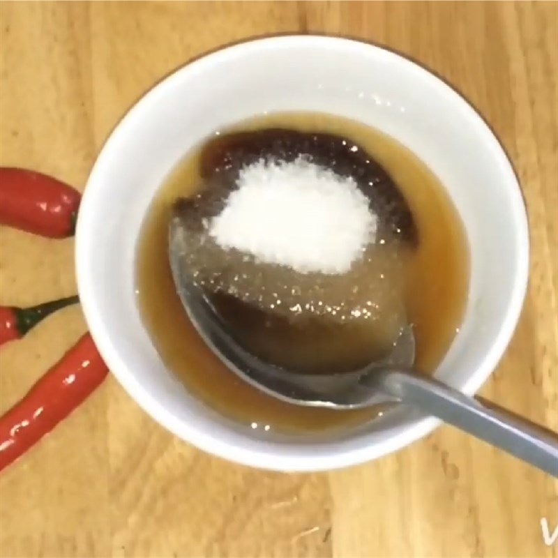 Bước 3 Pha sốt và ướp cá Cá diêu hồng hấp bầu