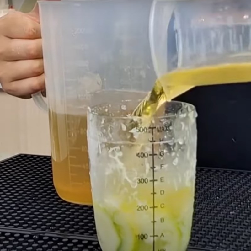 Bước 2 Pha trà chanh giã tay ly 500ml Trà chanh giã tay