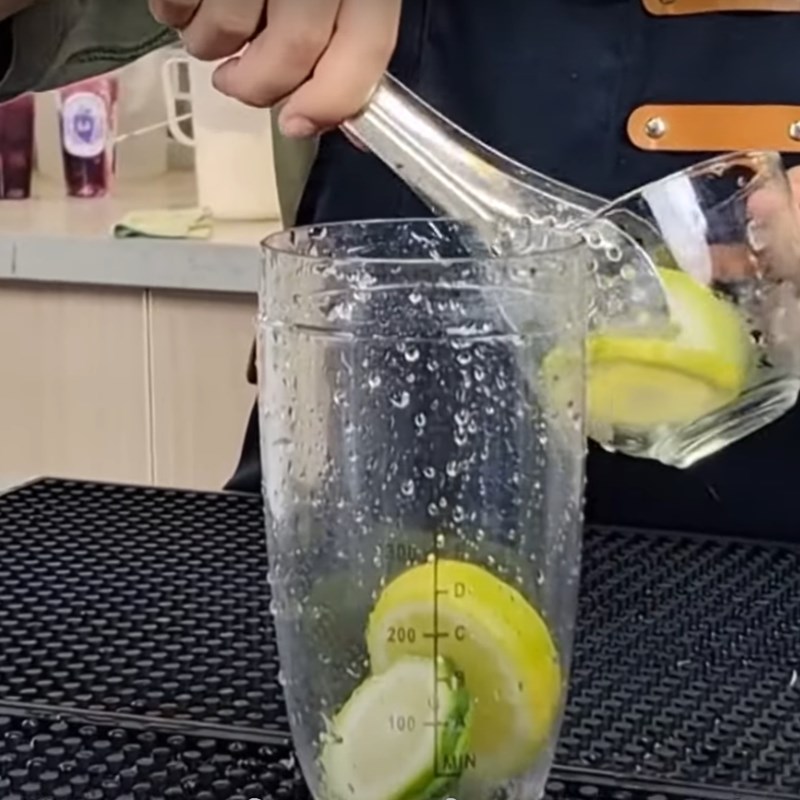 Bước 3 Pha trà chanh giã tay ly 700ml Trà chanh giã tay