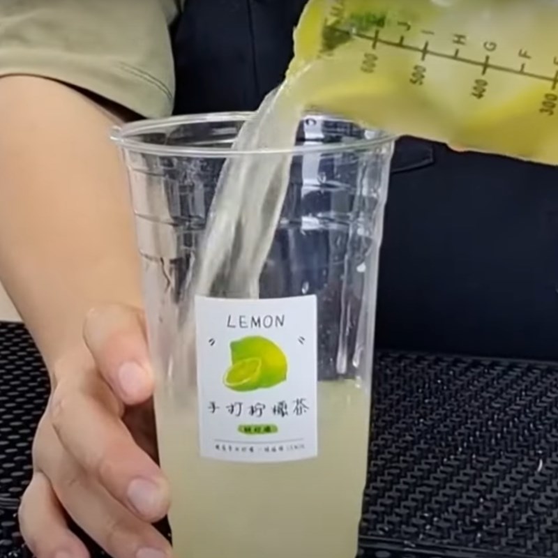 Bước 3 Pha trà chanh giã tay ly 700ml Trà chanh giã tay