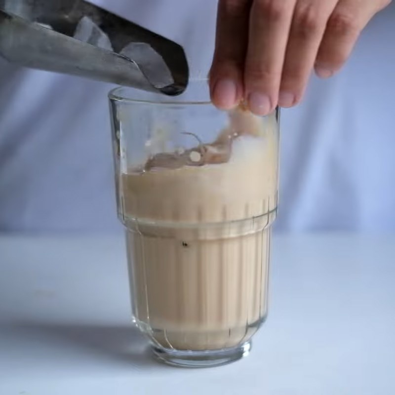 Bước 3 Pha trà sữa Trà sữa sương sáo bằng bột béo