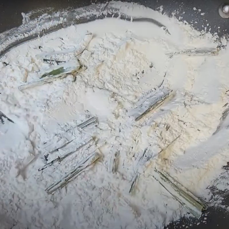 Bước 2 Rang bột áo Bánh hồng bằng lò vi sóng