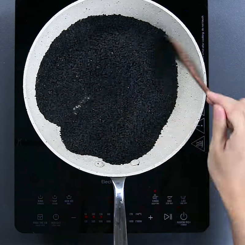 Bước 1 Rang và xay mè Sữa mè đen