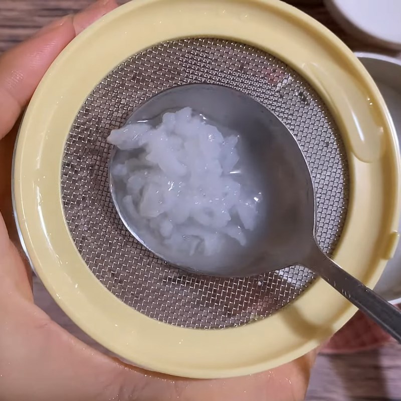 Bước 3 Rây cháo Cháo trắng ăn dặm rây (cháo rây 1:10)
