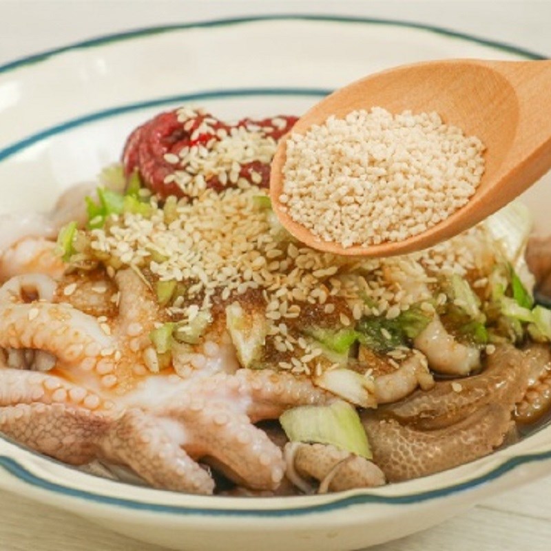 Bước 2 Ướp bạch tuộc Lẩu bạch tuộc nấu nấm