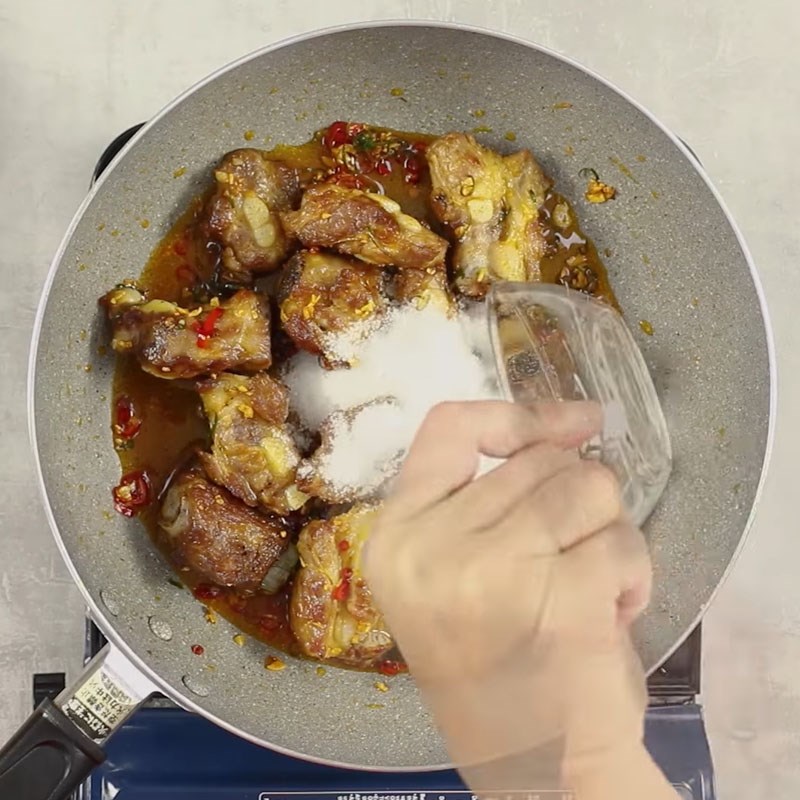 Bước 4 Làm sườn rim Sườn rim lá chanh