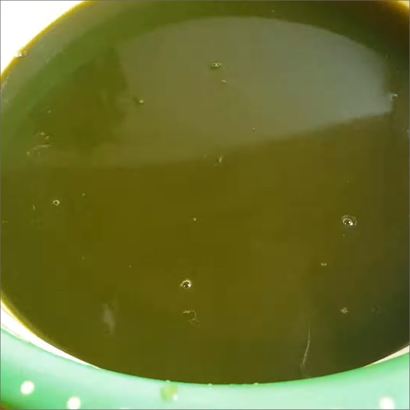 Bước 3 Rửa bột lá găng với nước vôi trong Thạch găng bằng bột lá găng