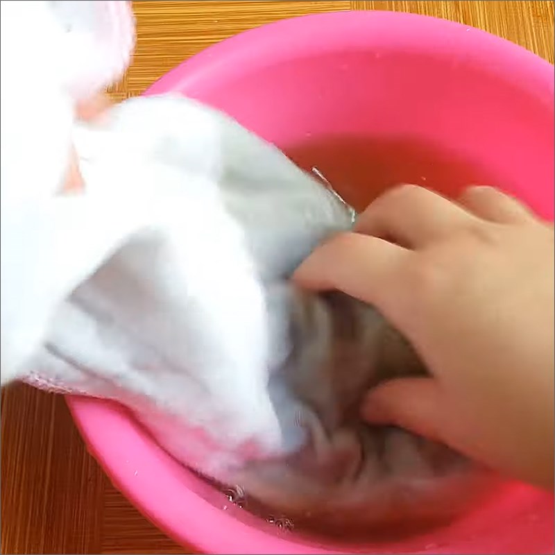 Bước 2 Rửa sơ bột lá găng Thạch găng bằng bột lá găng