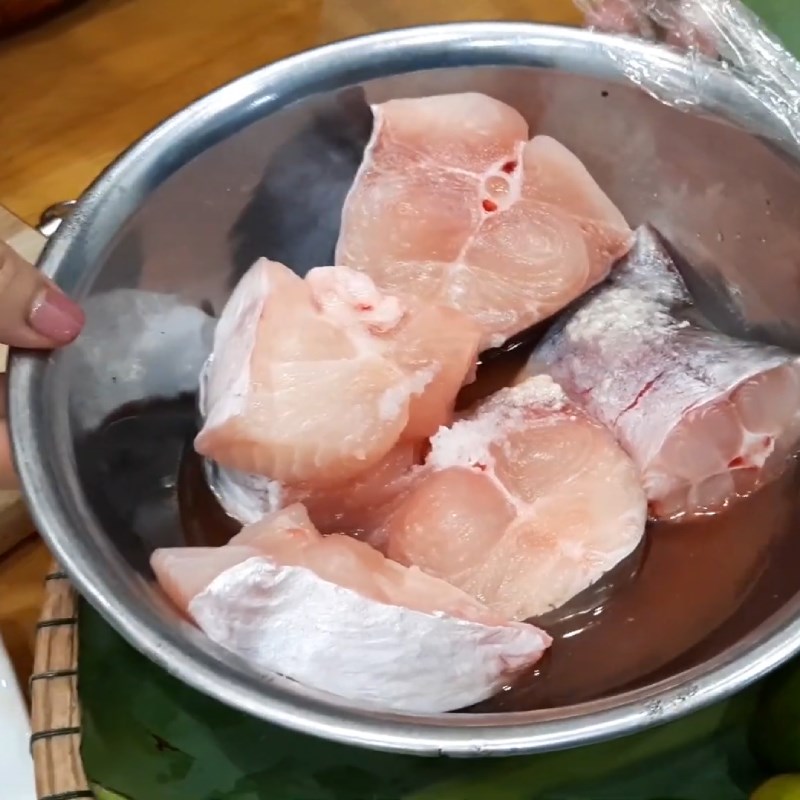 Bước 1 Sơ chế cá dứa Lẩu cá dứa măng chua