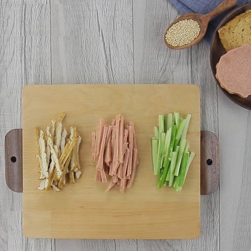 Bước 1 Sơ chế các loại nguyên liệu Sushi chay cơm trộn rau củ